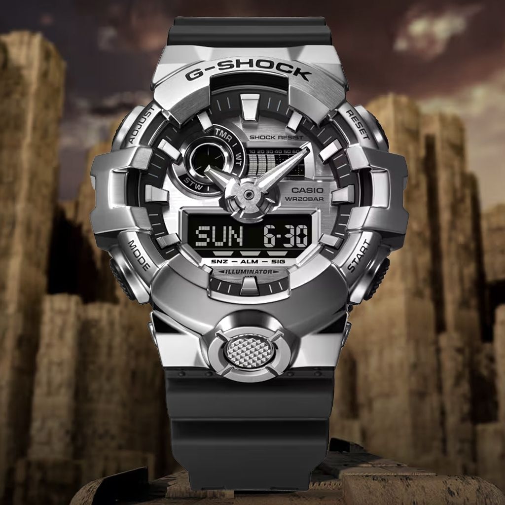 CASIO G-SHOCK | 金屬系列 GM-700-1A | 銀色錶框 黑錶帶 防震雙顯電子錶 正面展示