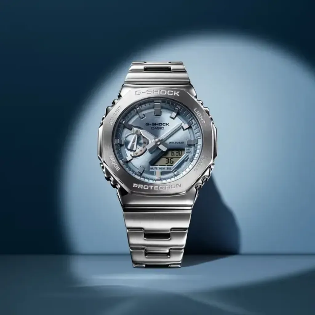 CASIO G-SHOCK | GM-2110D-2A | 淺藍錶面 八角金屬雙顯腕錶 正面展示