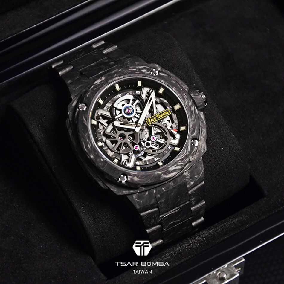 Tsar Bomba 機械公爵 | 電子系列 TB8401CF-02 | 黑色碳纖維框 碳纖維錶帶 機械錶 左側展示