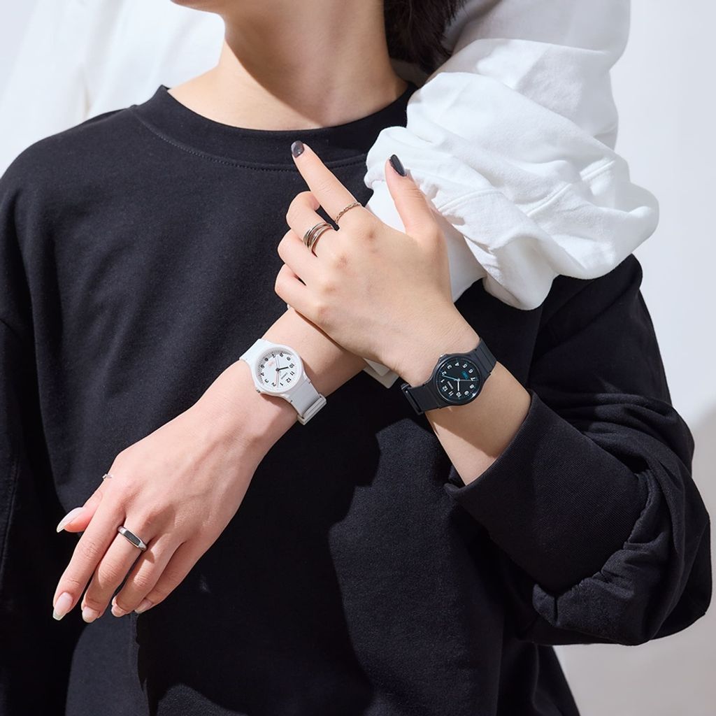 CASIO | LQ-24B-1B | 黑色消光 簡約指針錶 實戴搭配