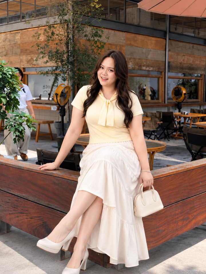 Sunny Café Courtyard Fashion Portrait (1)