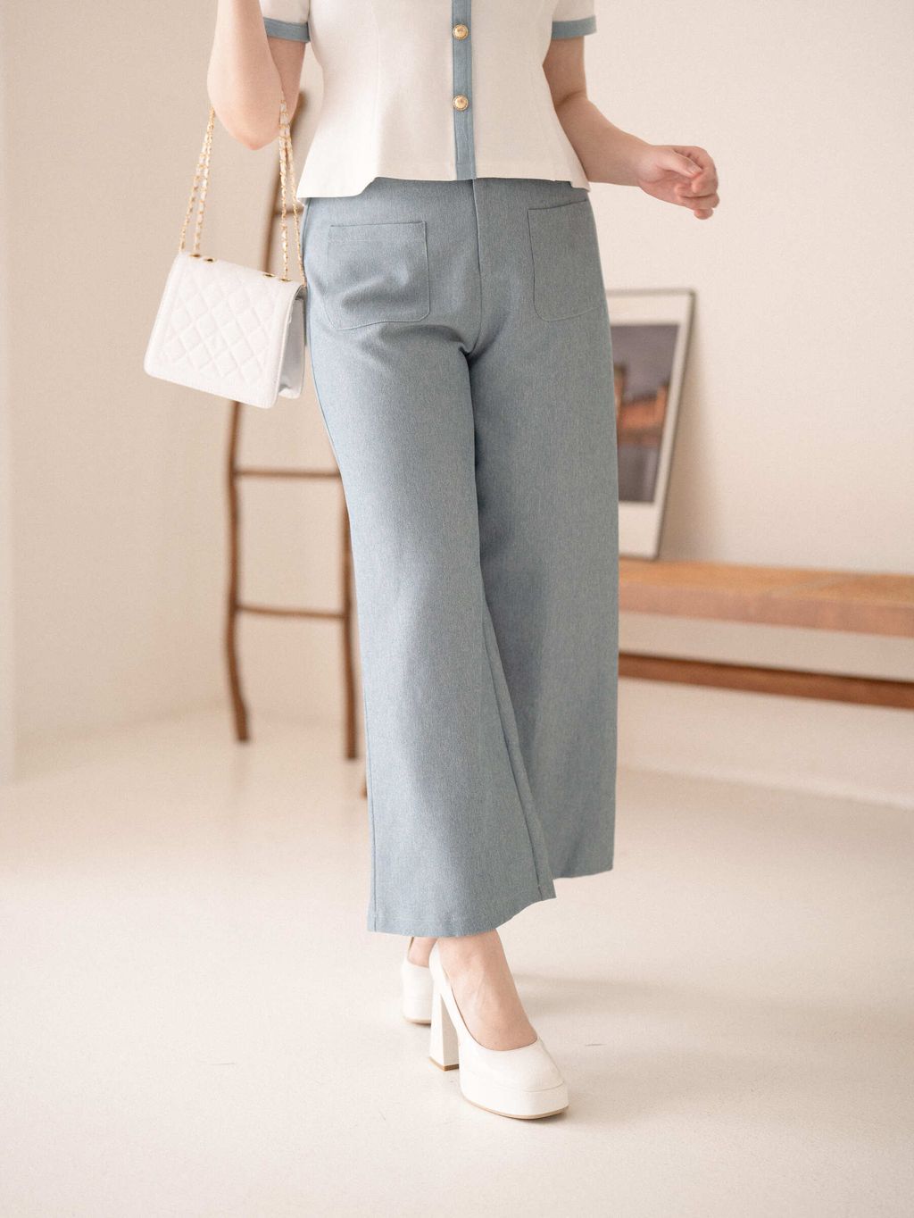 Light blue Urban Grace Pants in soft structured fabric – perfect blend of style and comfort.