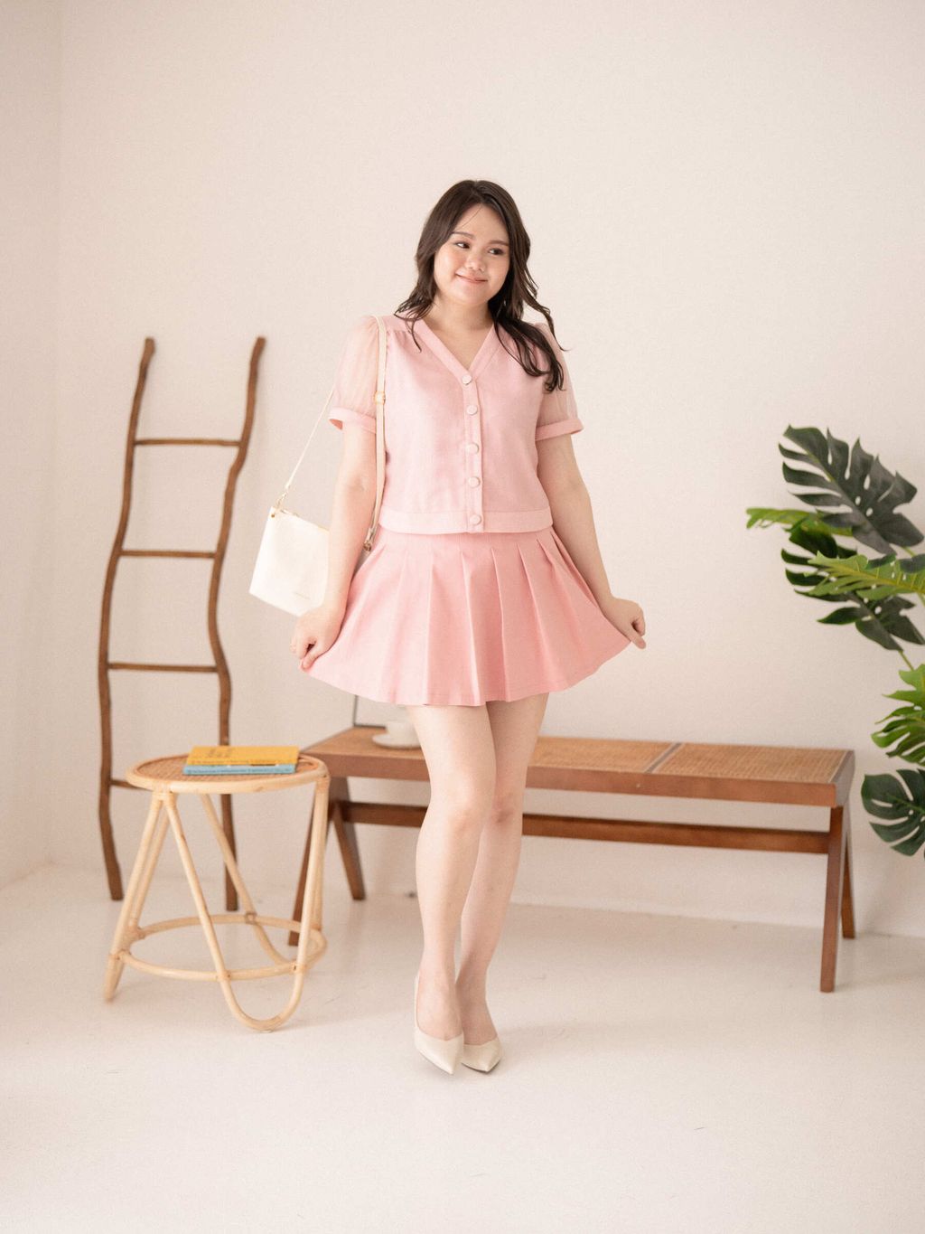 Feminine pink blouse with organza puff sleeves and a soft tailored waist.