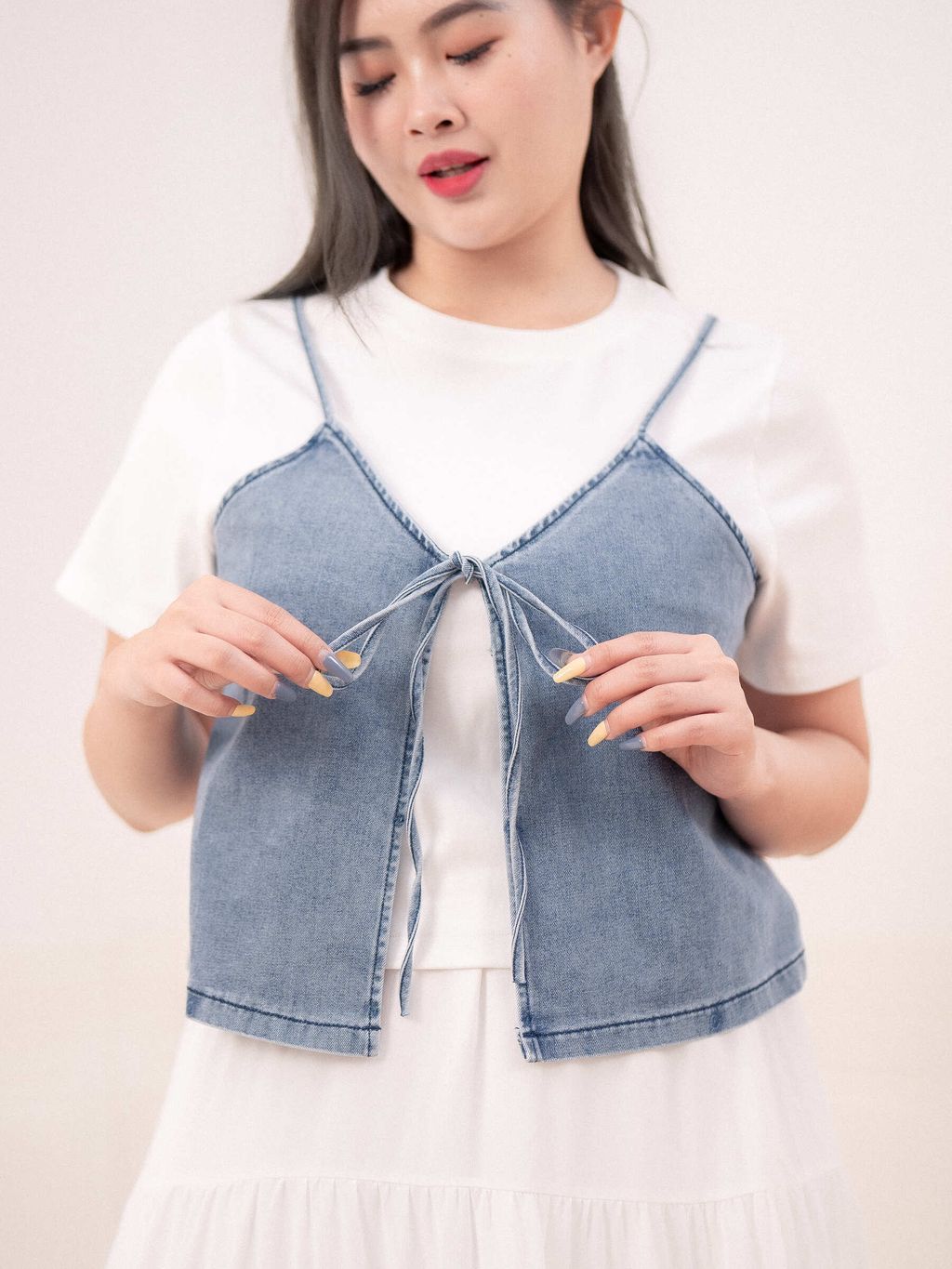 Casual outfit idea for plus-size women featuring denim and lace