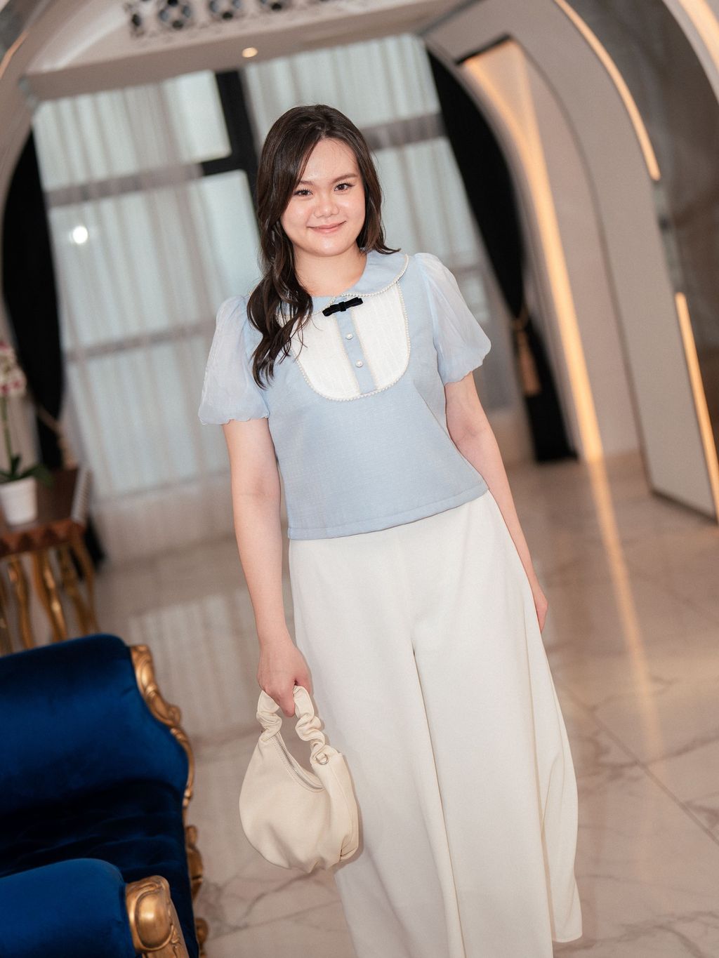 Flowy white culottes for elegant curvy looks