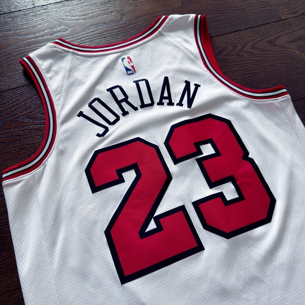 tw-11134207-81ztc-mi000jl0lm9v4d