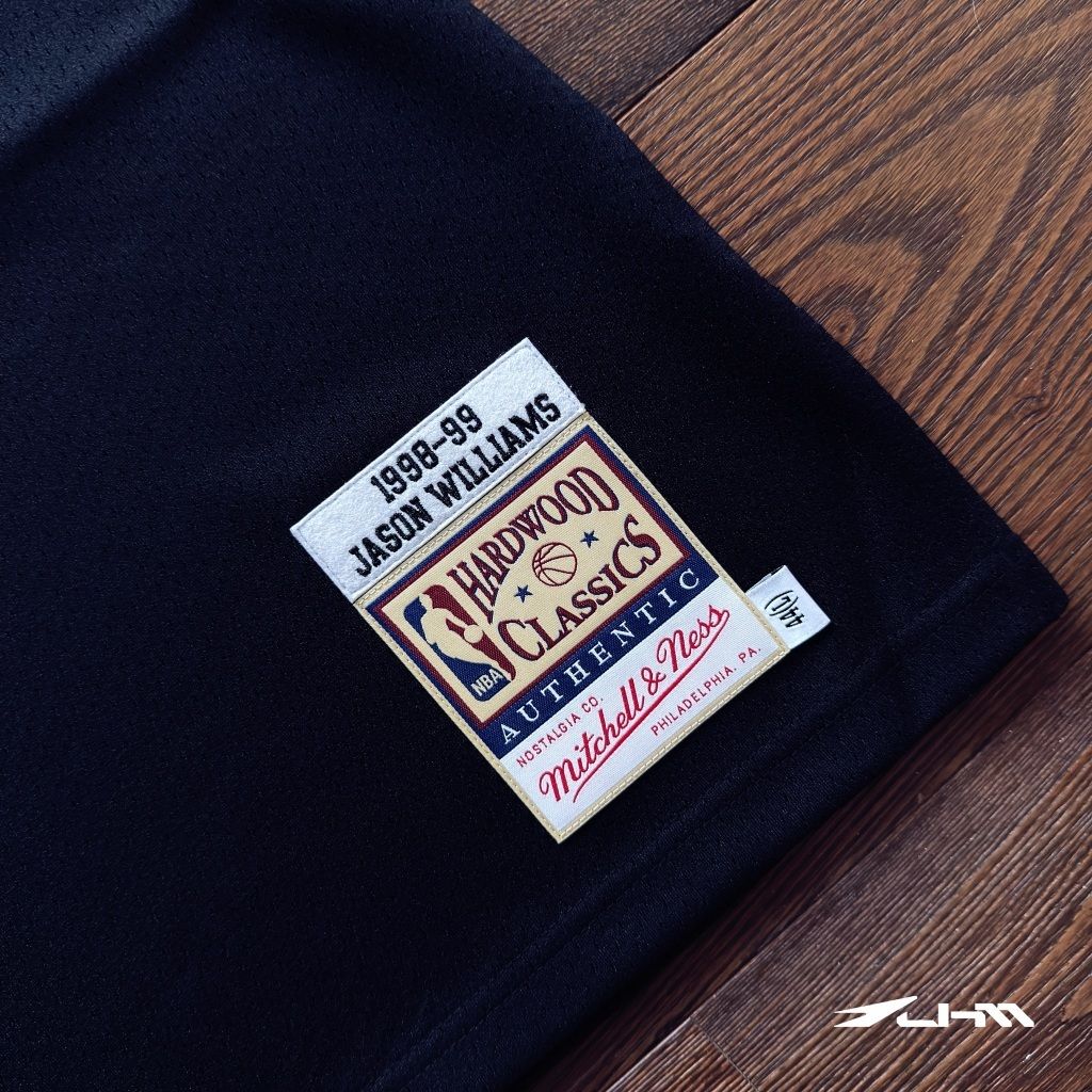 tw-11134207-81ztg-mi1itrj1mubn57