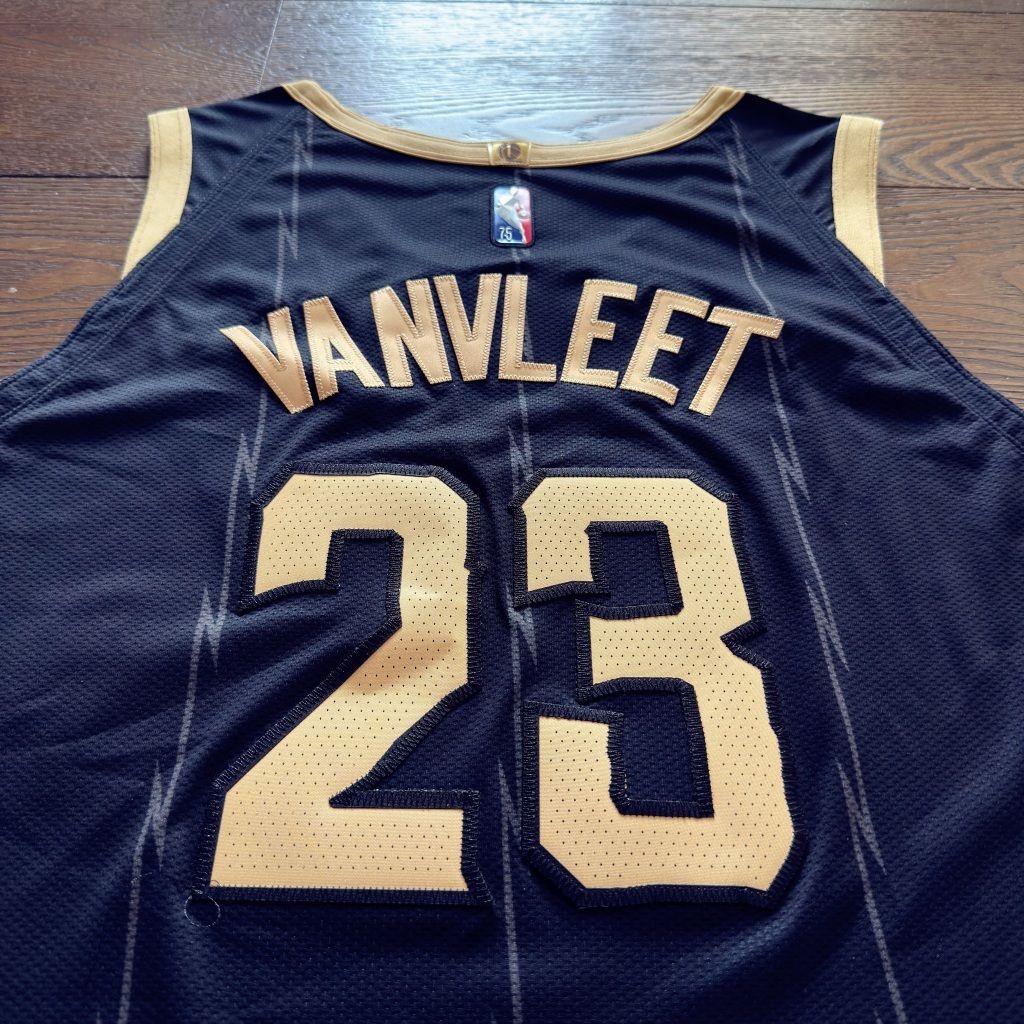 tw-11134207-81ztj-mim2gecixvk654