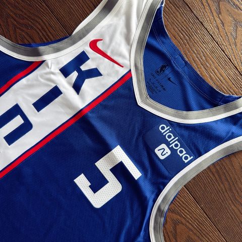 tw-11134207-81zth-mjv6m1du1qtf83