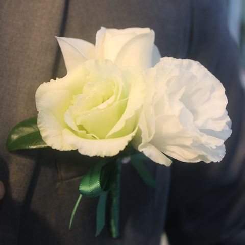 白綠色系新郎胸花