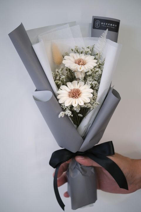 雙朵索拉花畢業花束-白花