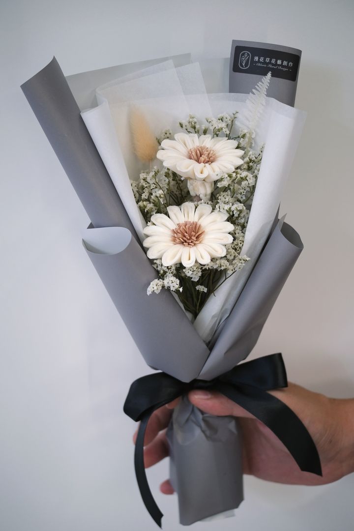 雙朵索拉花畢業花束-白花
