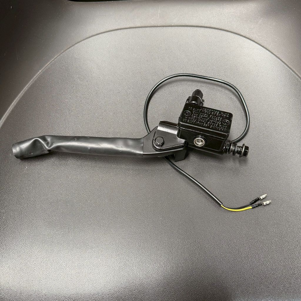 電火一代大偉士上泵(右)