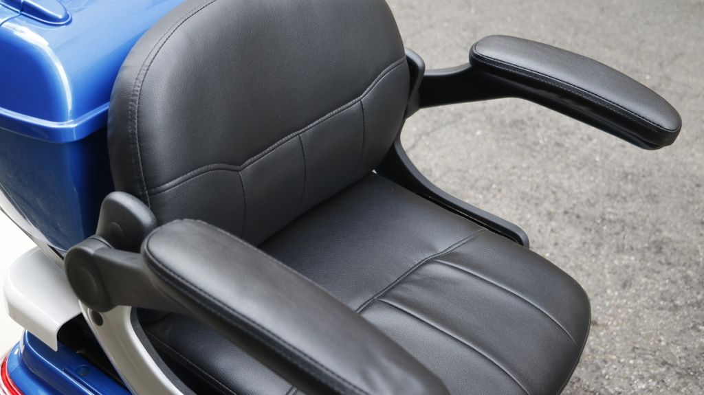 LINE_ALBUM_可愛馬大三輪_241123_2