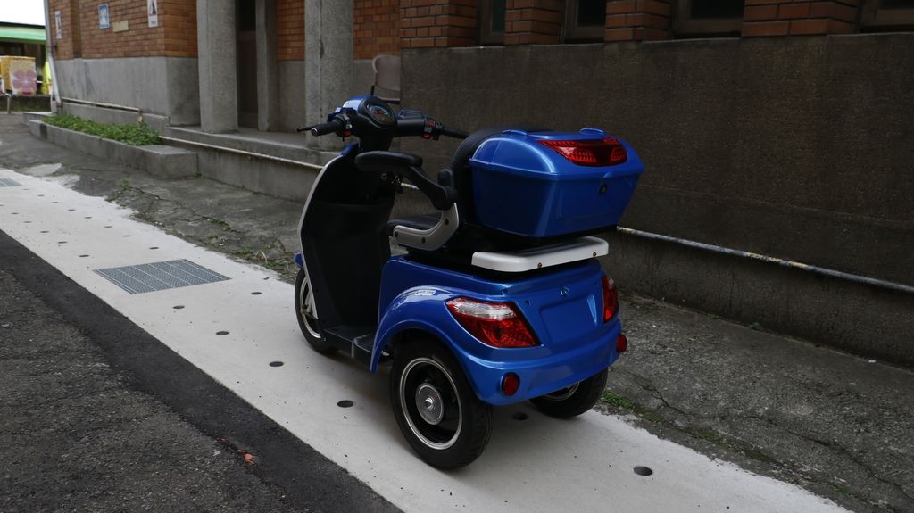 LINE_ALBUM_可愛馬大三輪_241123_10