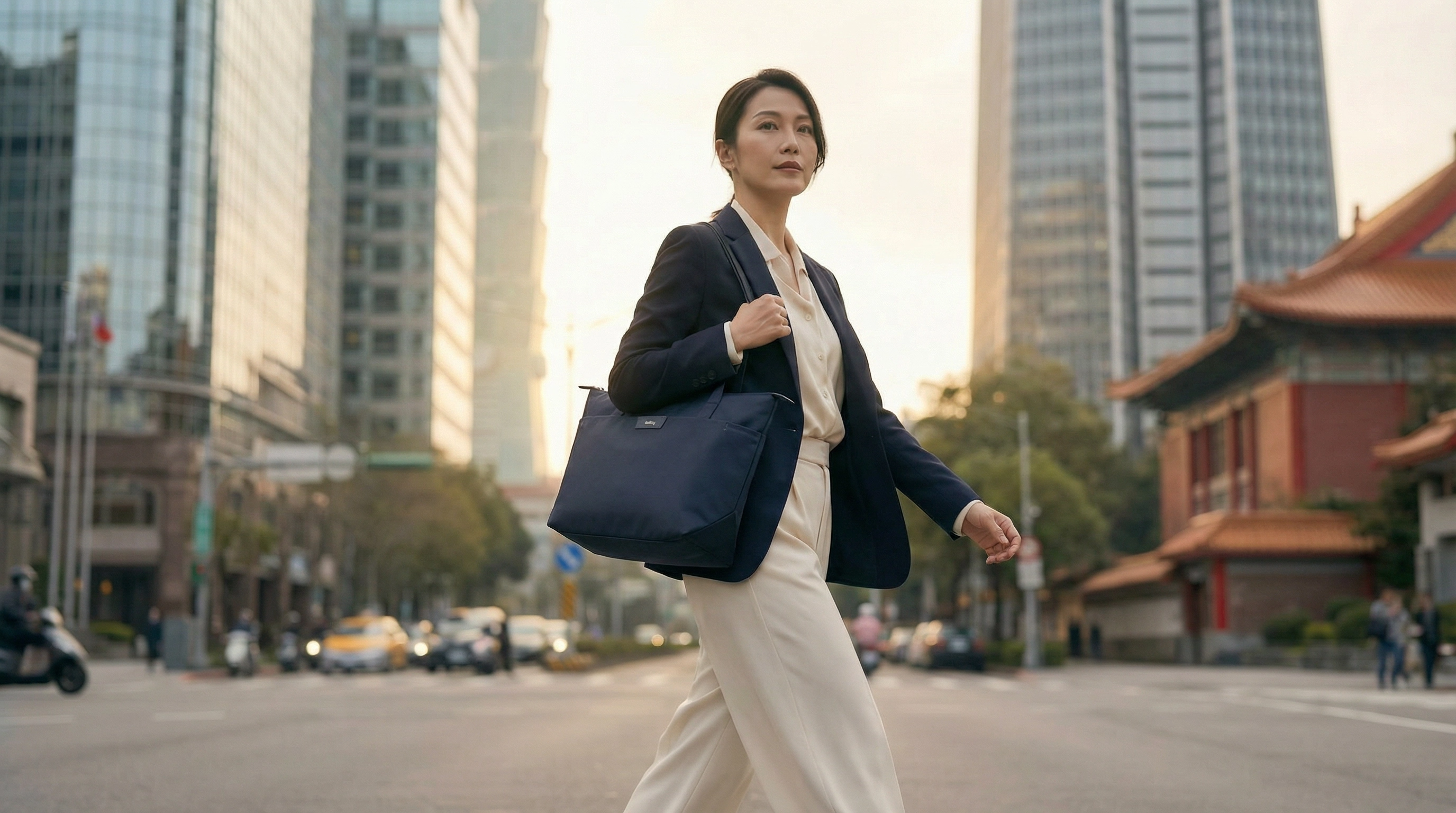 慶祝 2026 國際婦女節：為自己挑選一款完美的職場通勤托特包，展現自信女力！
