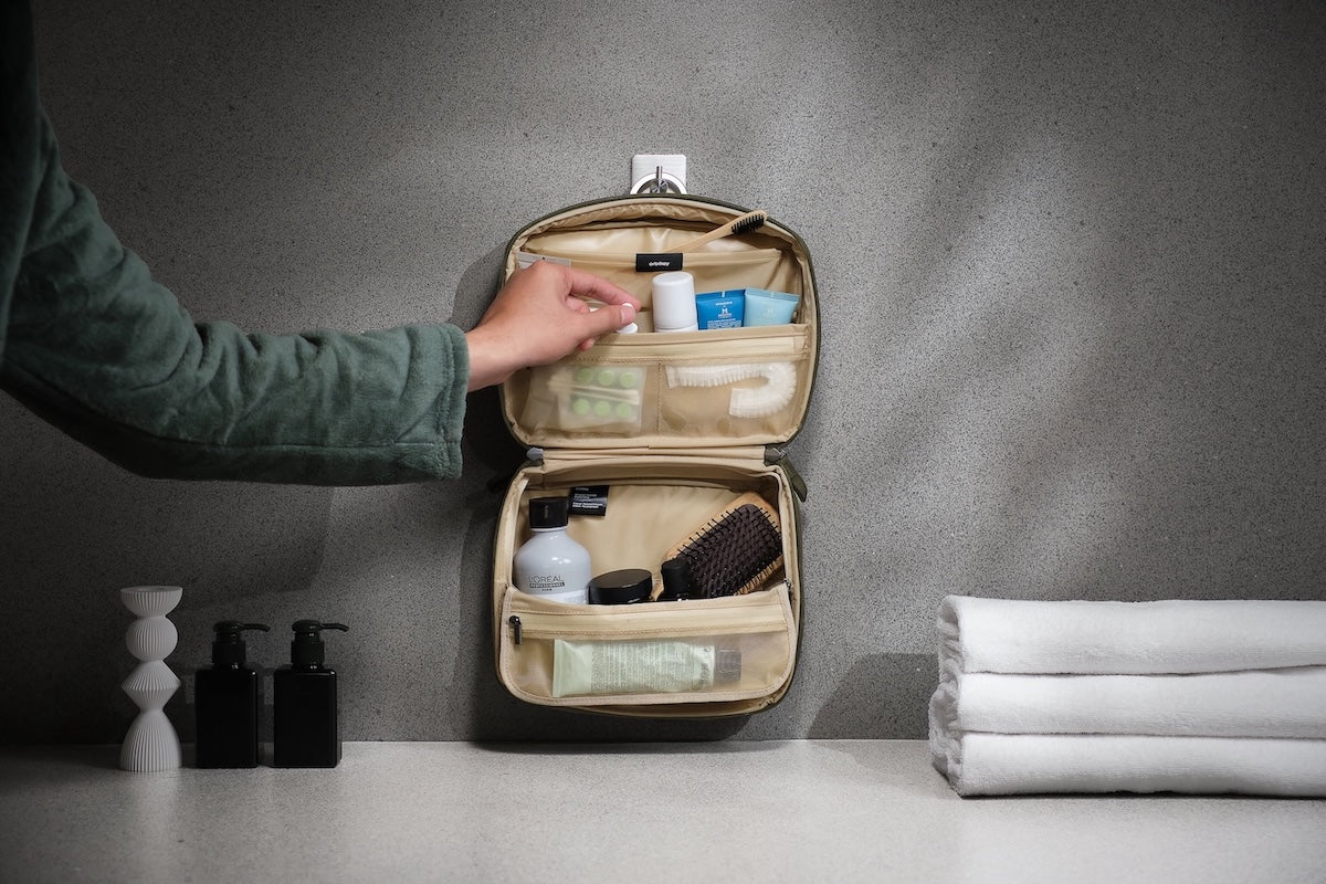Orbitkey_-_Hanging_Toiletry_Pouch_-_1
