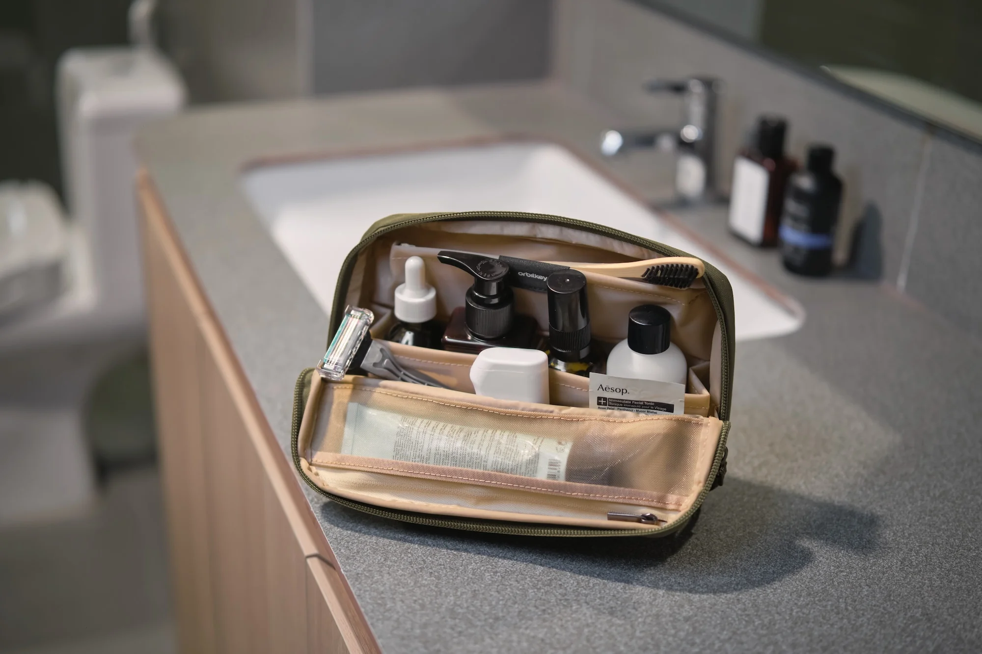 Orbitkey_-_2-in-1_Toiletry_Pouch_-_1