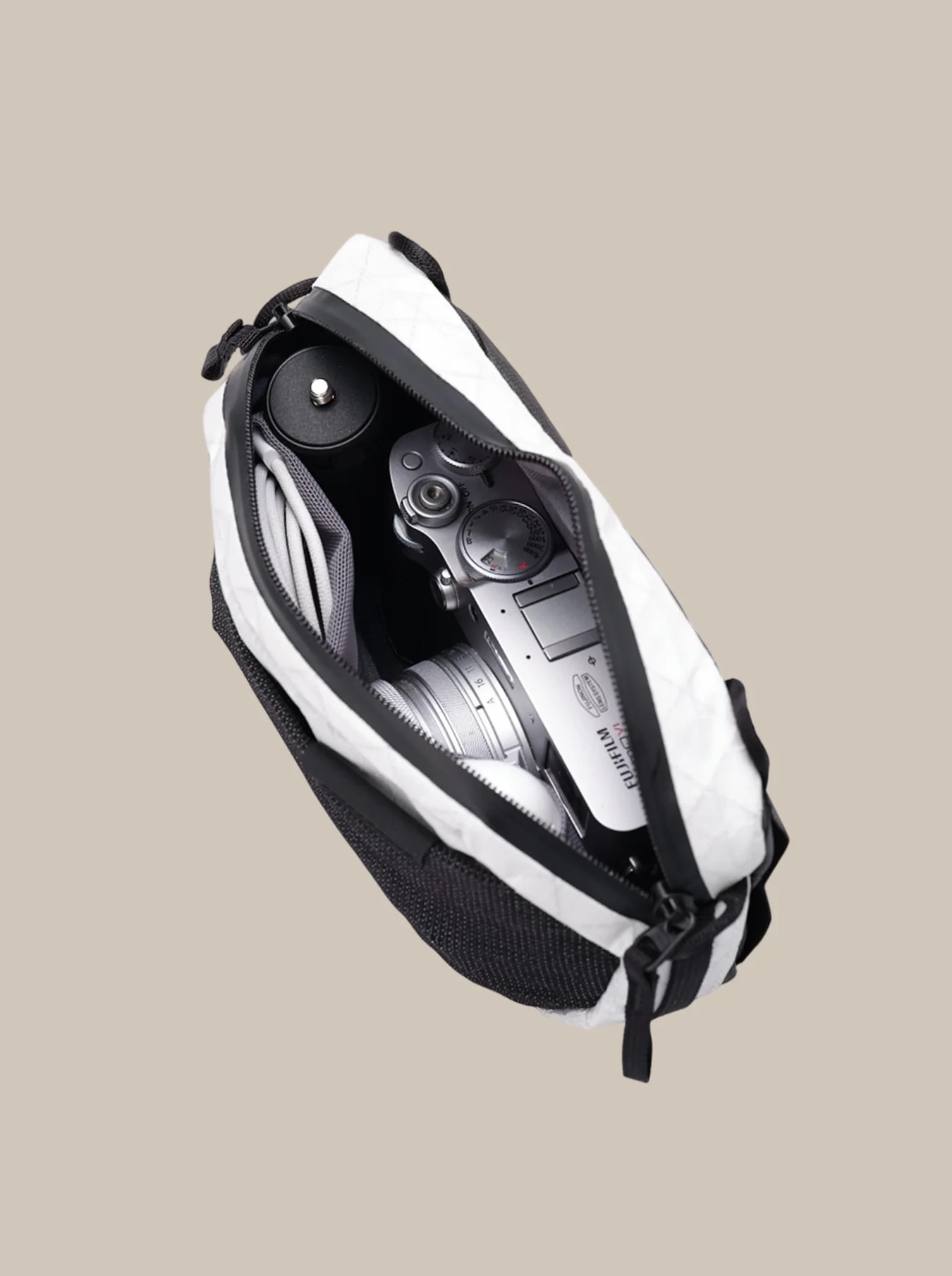 Mini_-_open_pouch_ffe27b99-19e9-44b2-9577-373343836aeb
