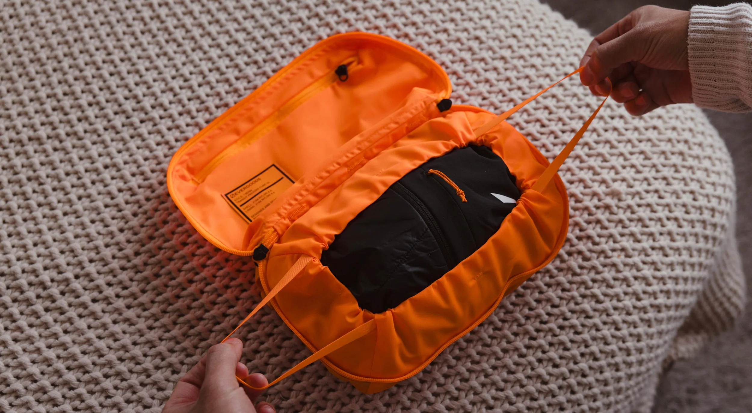 Transit-Packing-Cube-4L-TPC4-compression-cinch_1_2500x