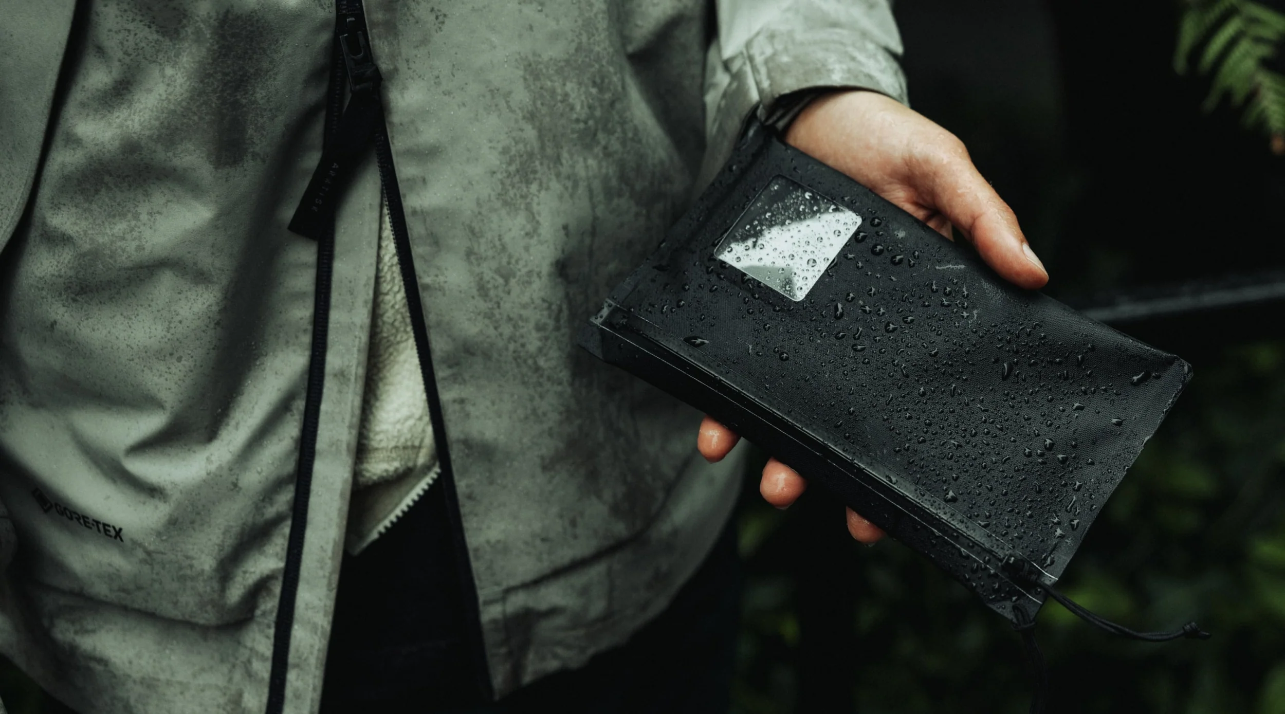 ELEMENT-FLAT-POUCH-SMALL-EFP_S-ZIPPER-LINE-FEATURE-min_4_2500x