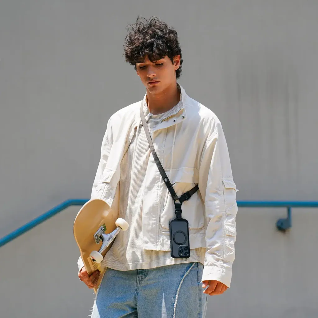 C-black-04_57595366-854b-456c-8829-1a5692faefec