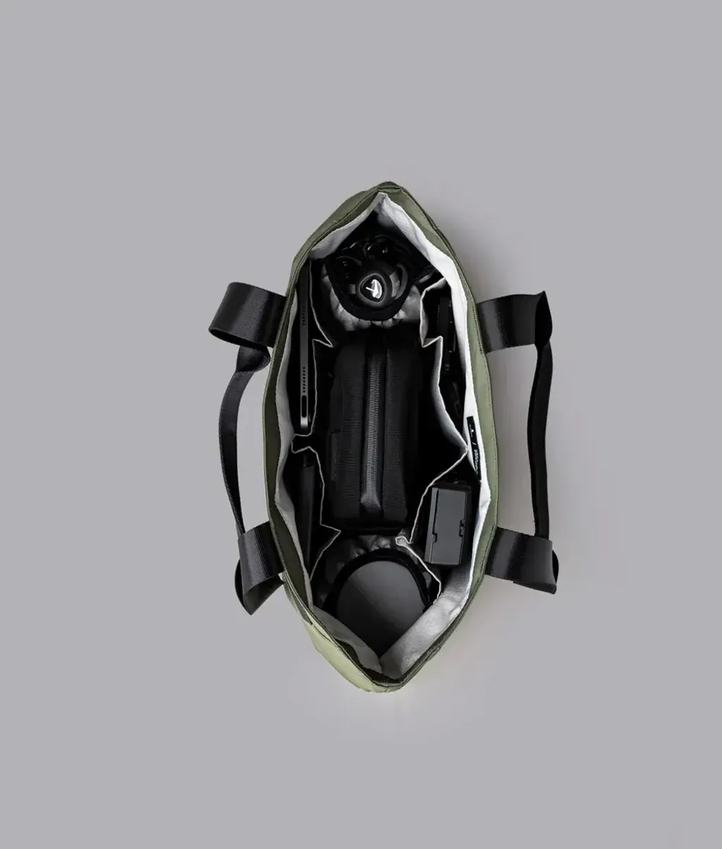 ELEMENTS_TOTE_M_GREEN_26_44543155-4de9-4127-af42-118ea1aacf94