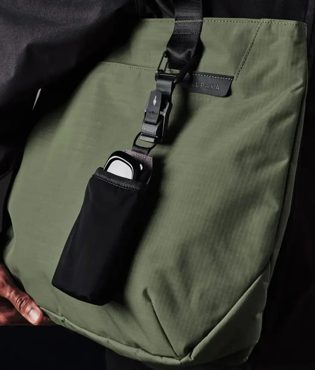 ELEMENTS_TOTE_M_GREEN_8_15919285-e440-4ef8-8a97-7545ebbe1cd6