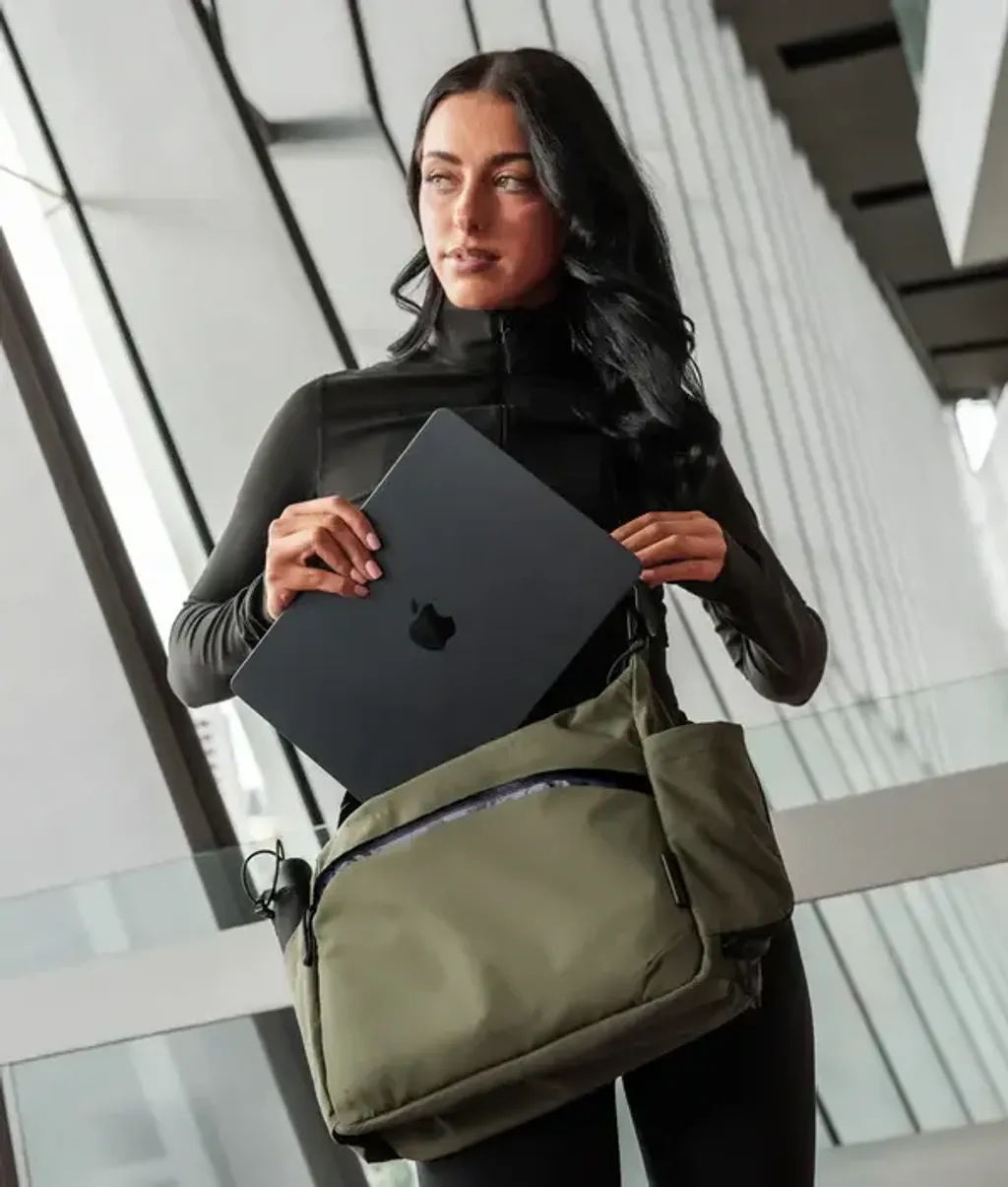 Flight_Satchel_-_Axoflux_210D_Green_WEB_00-10