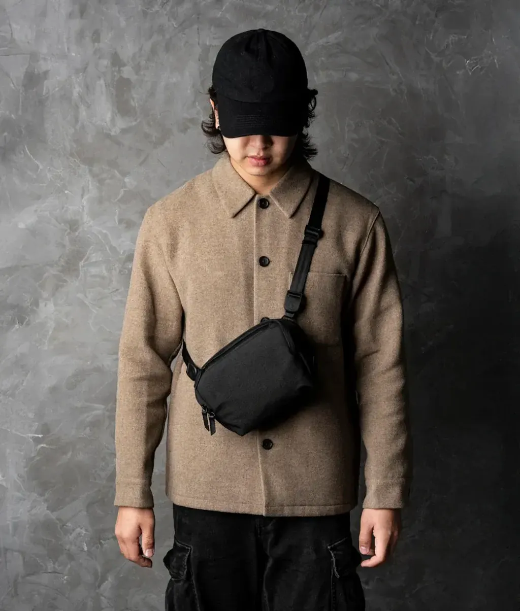 VERTEXPOUCHMINIBLACKAXOFLUX16_1_9138d7ac-5e0a-49b5-b49e-9a3bcb3acac1 (1)