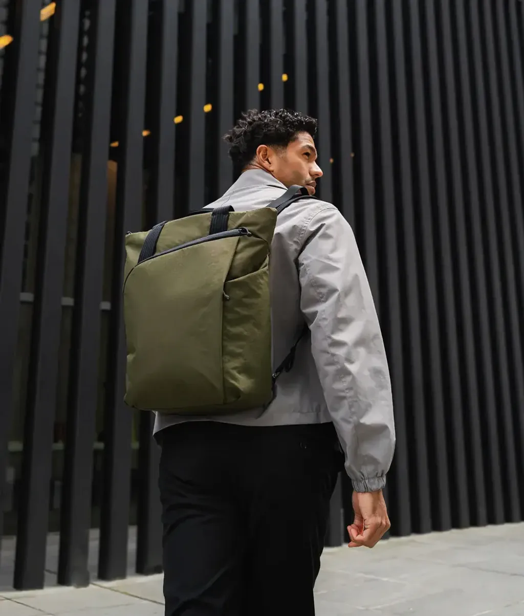 Flow_Totepack_-_Axogrid_400D_Green_WEB_00-15