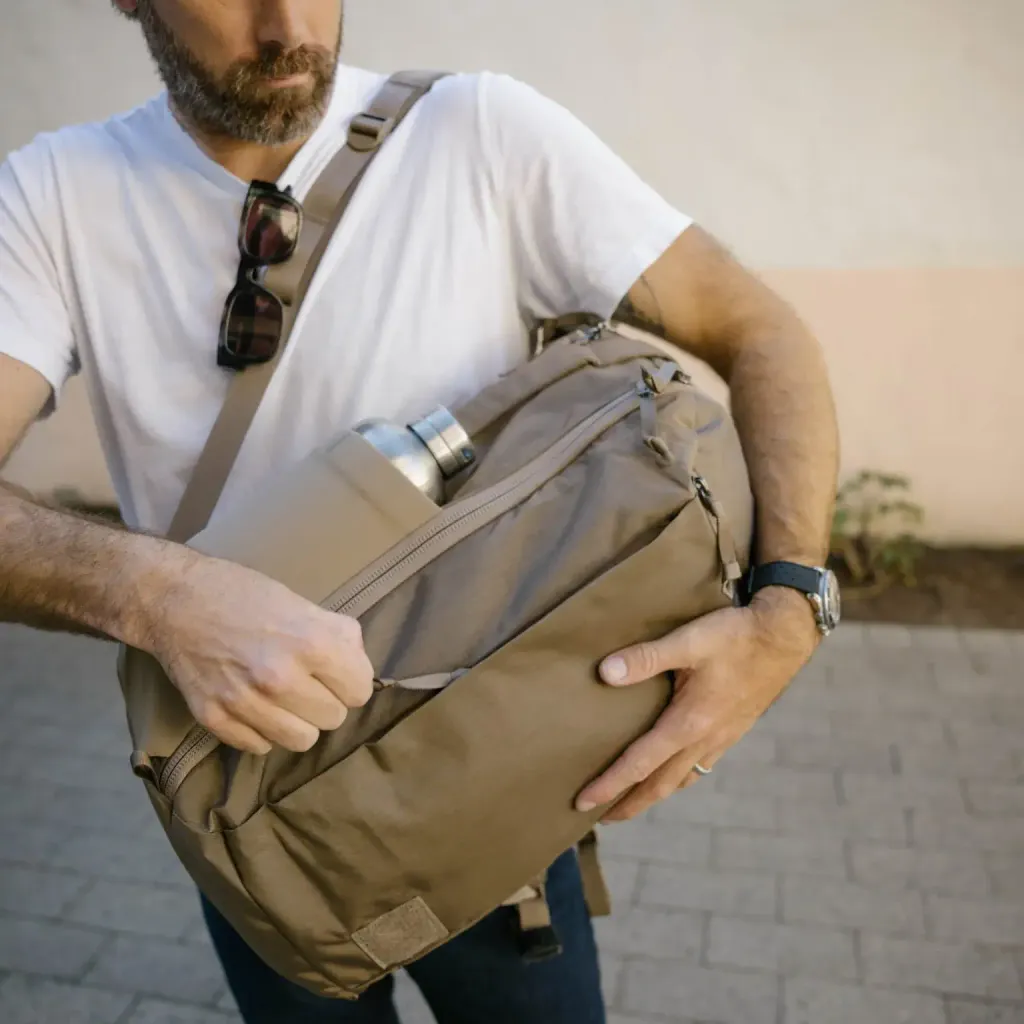 CIVIC-TRAVEL-BAG-CTB20-FOSSIL-BROWN-on-body-side-access-pocket_1_2000x