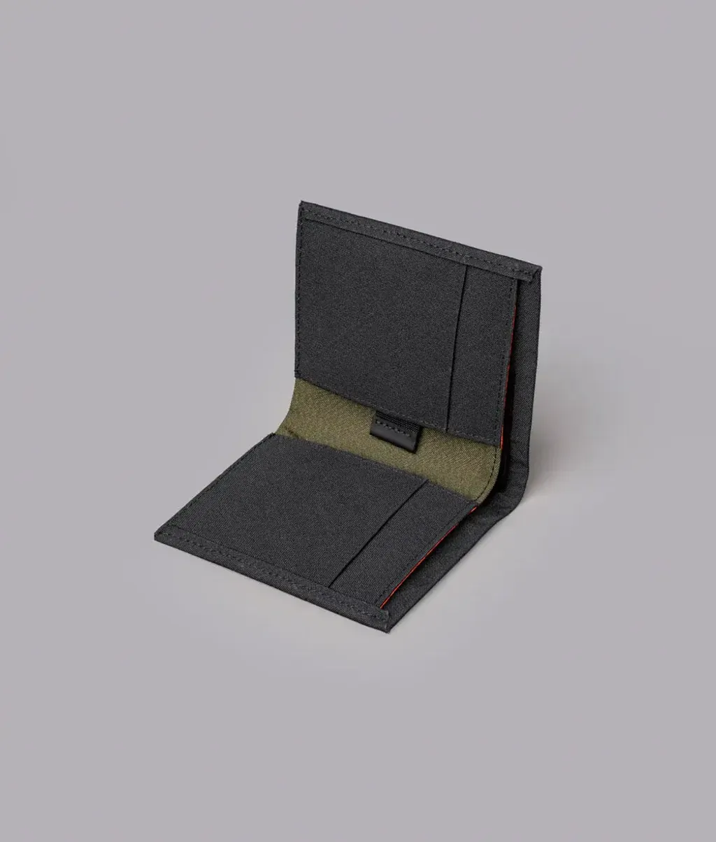 ArkBifoldCashWalletAxogridBlack300D_0003_d0b7645e-15f7-4dc6-a011-23e0659905ef