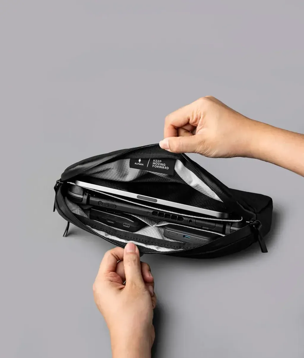 FlightSlingAxoflux400DBlack_0007_62639d39-85fe-4ba3-99c8-fd560238b680