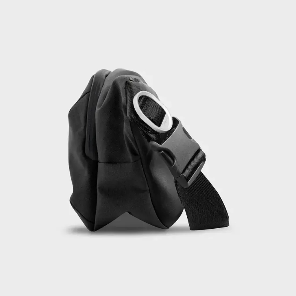 UrbanSling-Medium-Black-2_750x