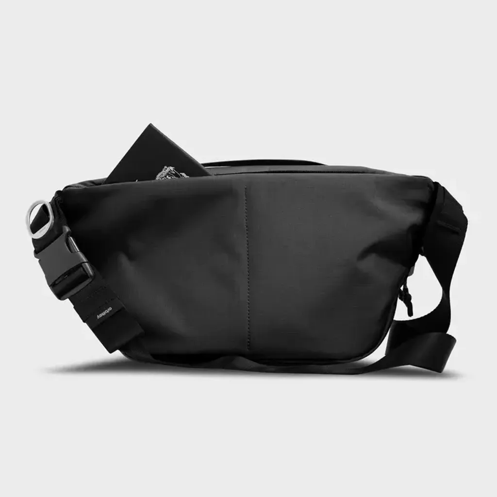 UrbanSling-Plus-Black-3_750x