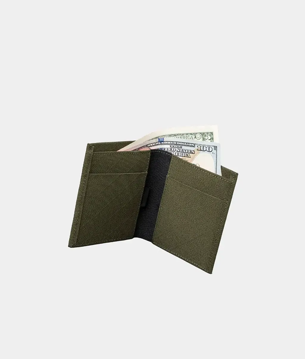 ArkBifoldCashWalletAxogridGreen300D_0001_d85846a8-0b2b-4022-896f-8d4001a26ba9
