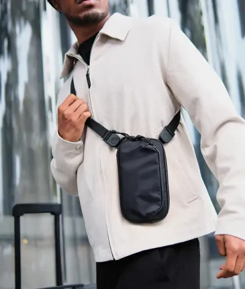Bravo_Passport_Pouch_-_Black_08