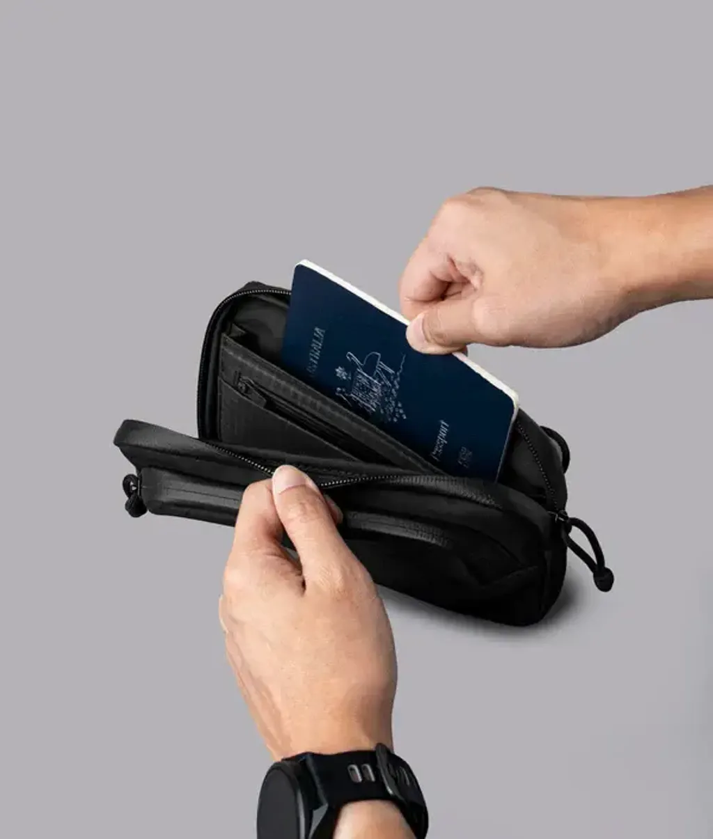 BravoPassportPouchAxoflux210DBlack_0011