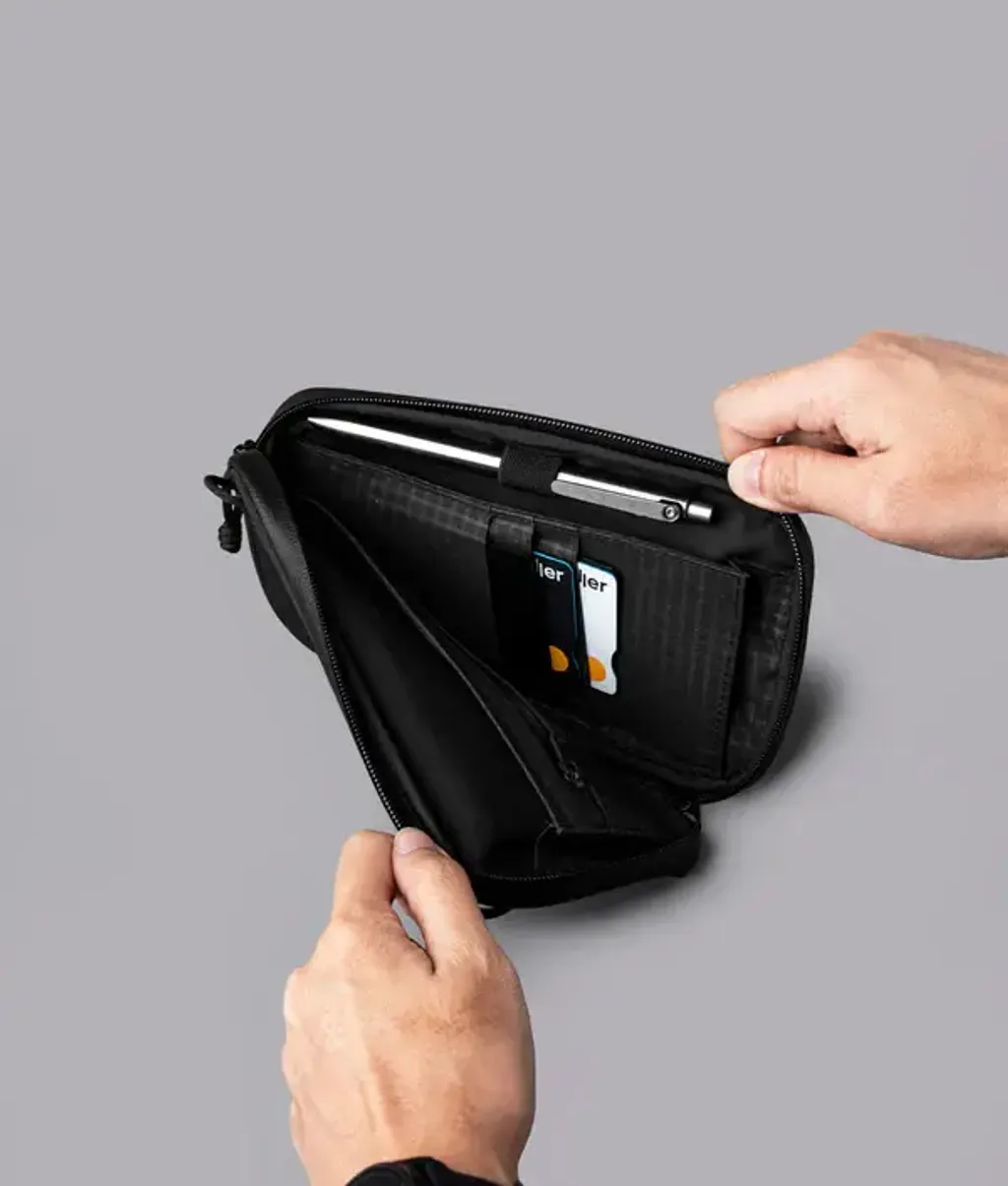 BravoPassportPouchAxoflux210DBlack_0015