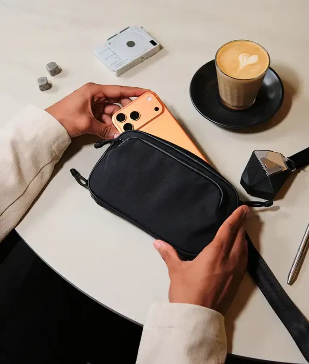 Bravo_Passport_Pouch_-_Black_03
