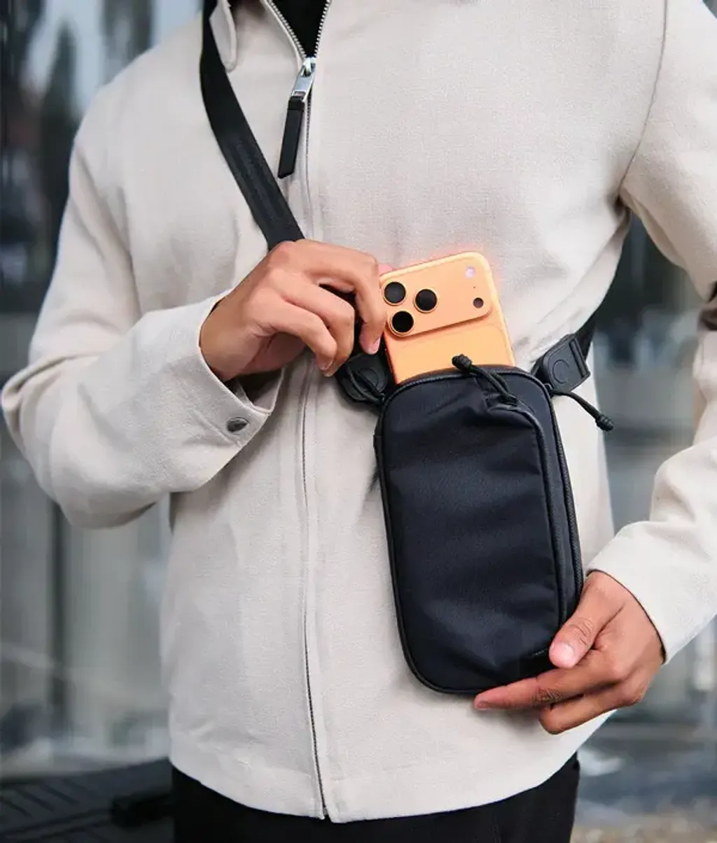 Bravo_Passport_Pouch_-_Black_09