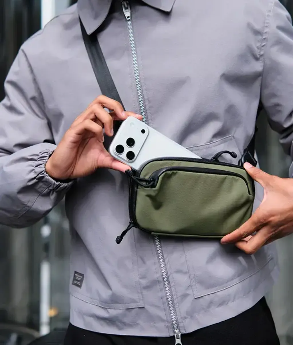 Bravo_Passport_Pouch_-_Green_05