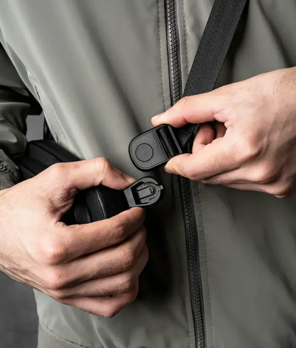 BravoPassportPouchAxoflux210DBlack_0027