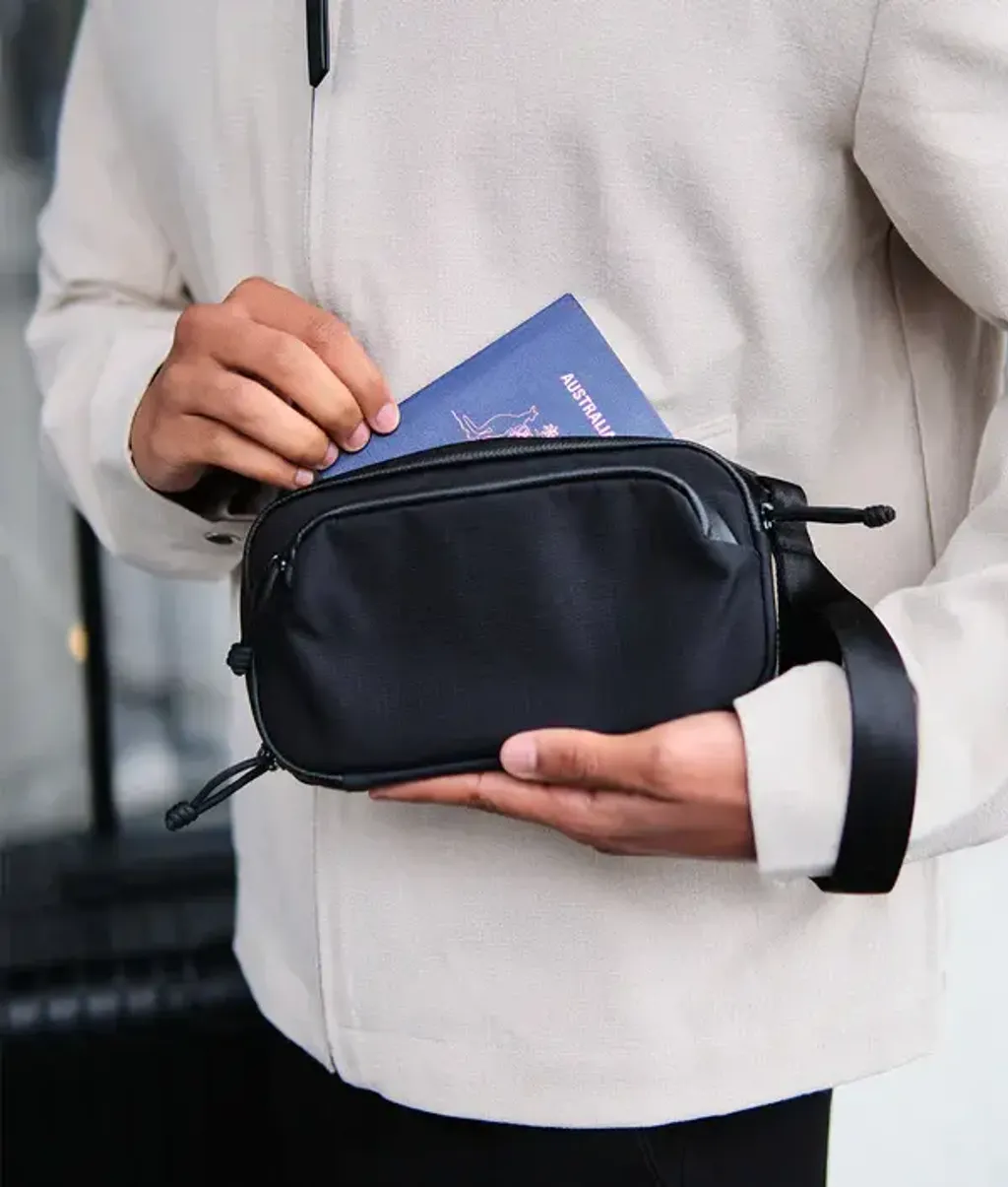 Bravo_Passport_Pouch_-_Black_05