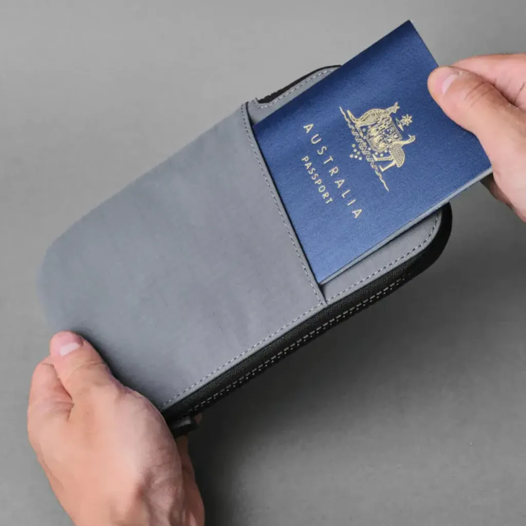 ZIPTRAVELWALLETGREY7