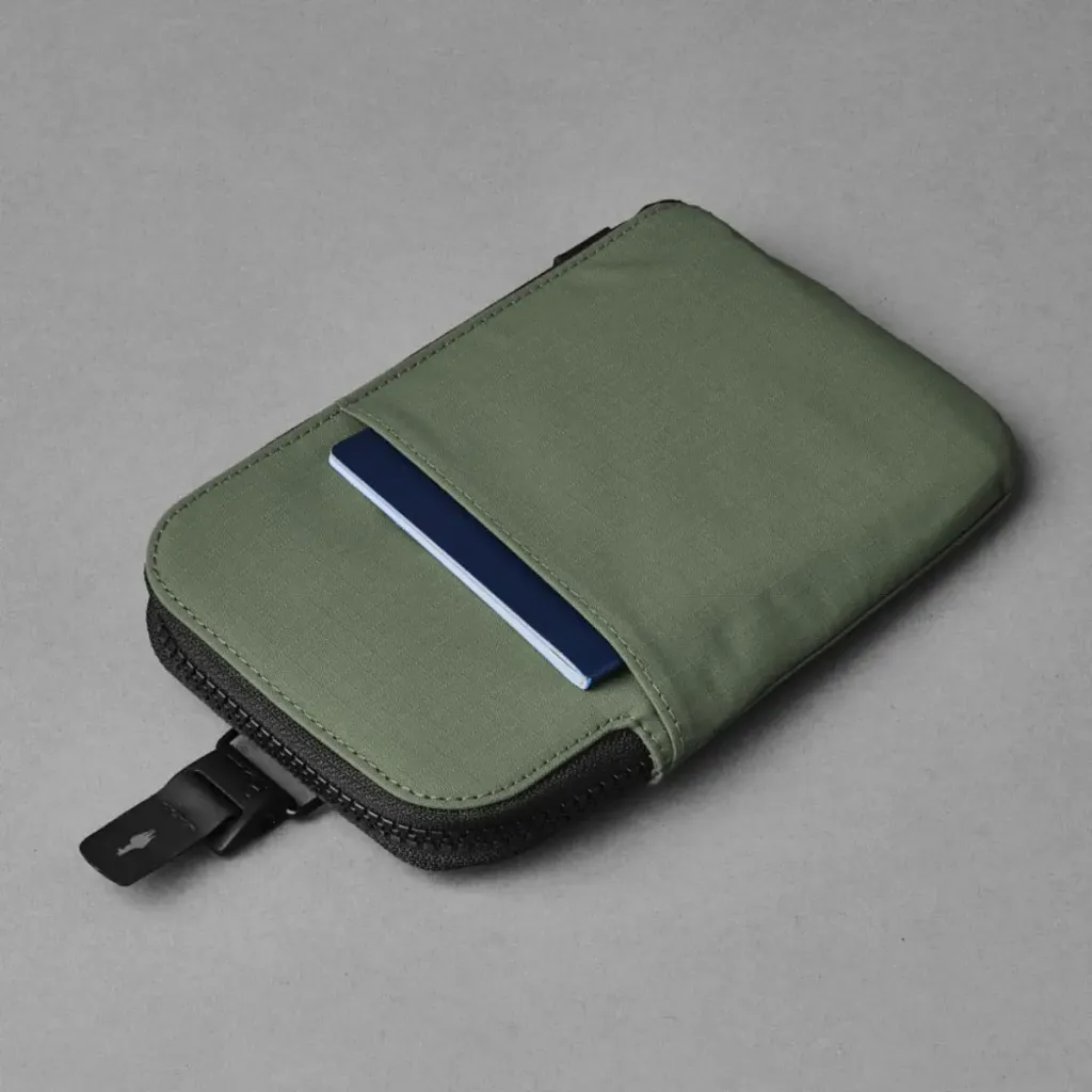 ZIPTRAVELWALLETGREEN1