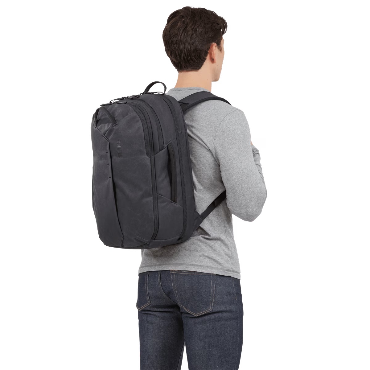 Thule Aion Travel Backpack 登機旅行情境