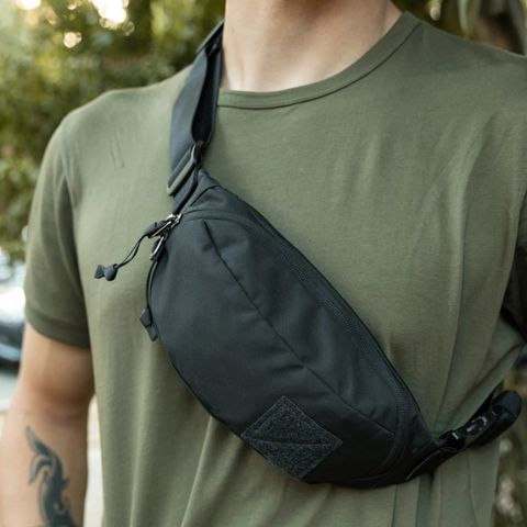 CIVIC-ACCESS-SLING-1L-BLACK-CAS1-LIFESTYLE-2_2000x