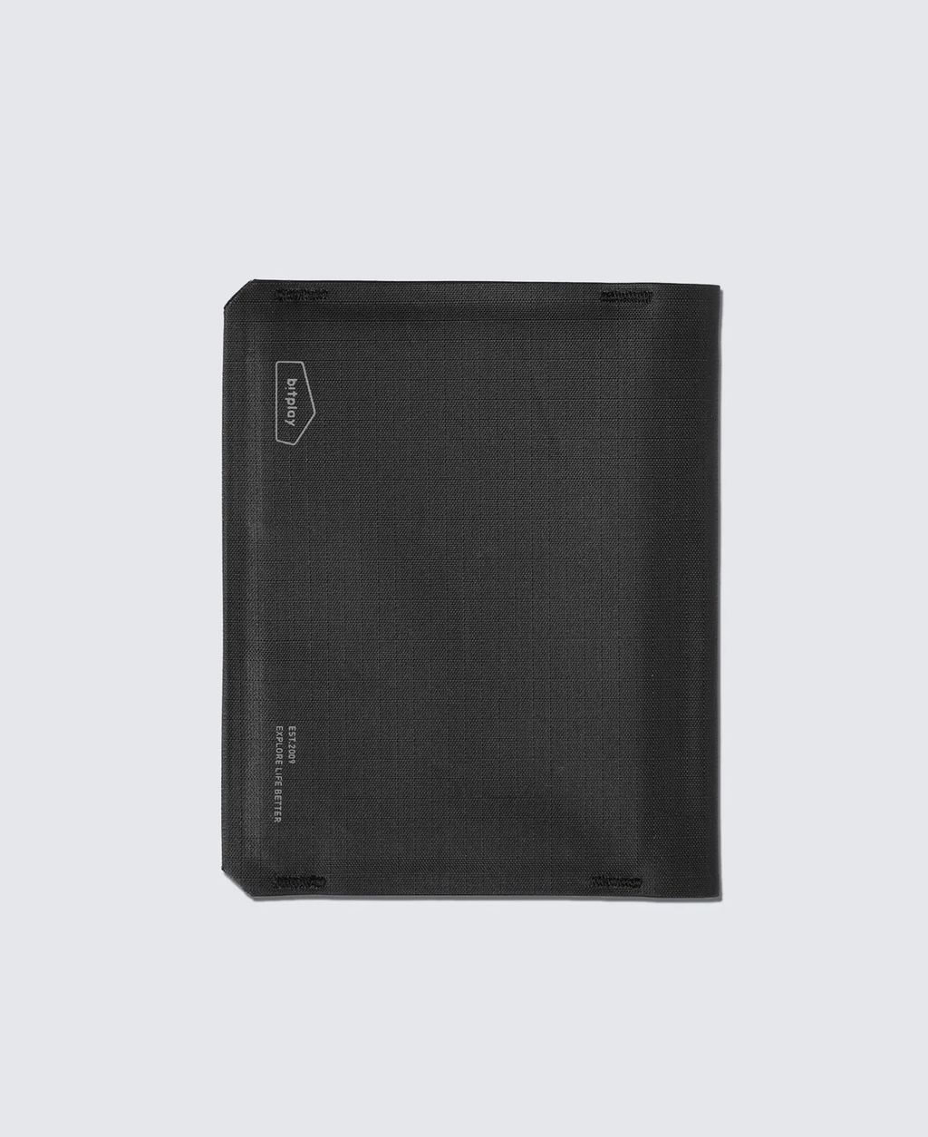 PassportHolder-black-01_0ba923b0-5270-4751-b944-c5b00840b594
